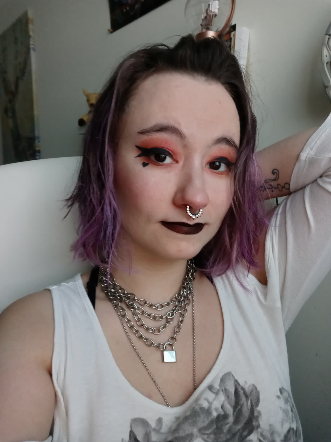 Scarlet Talon — Scorched red shadow finished with a clawed black graphic liner.